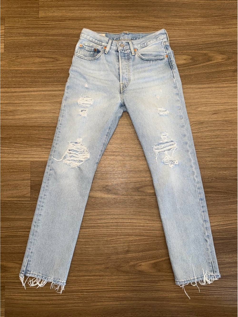 Levi’s 501 Original Fit Light Wash Distressed Ripped Jeans Frayed Hem #LV4601